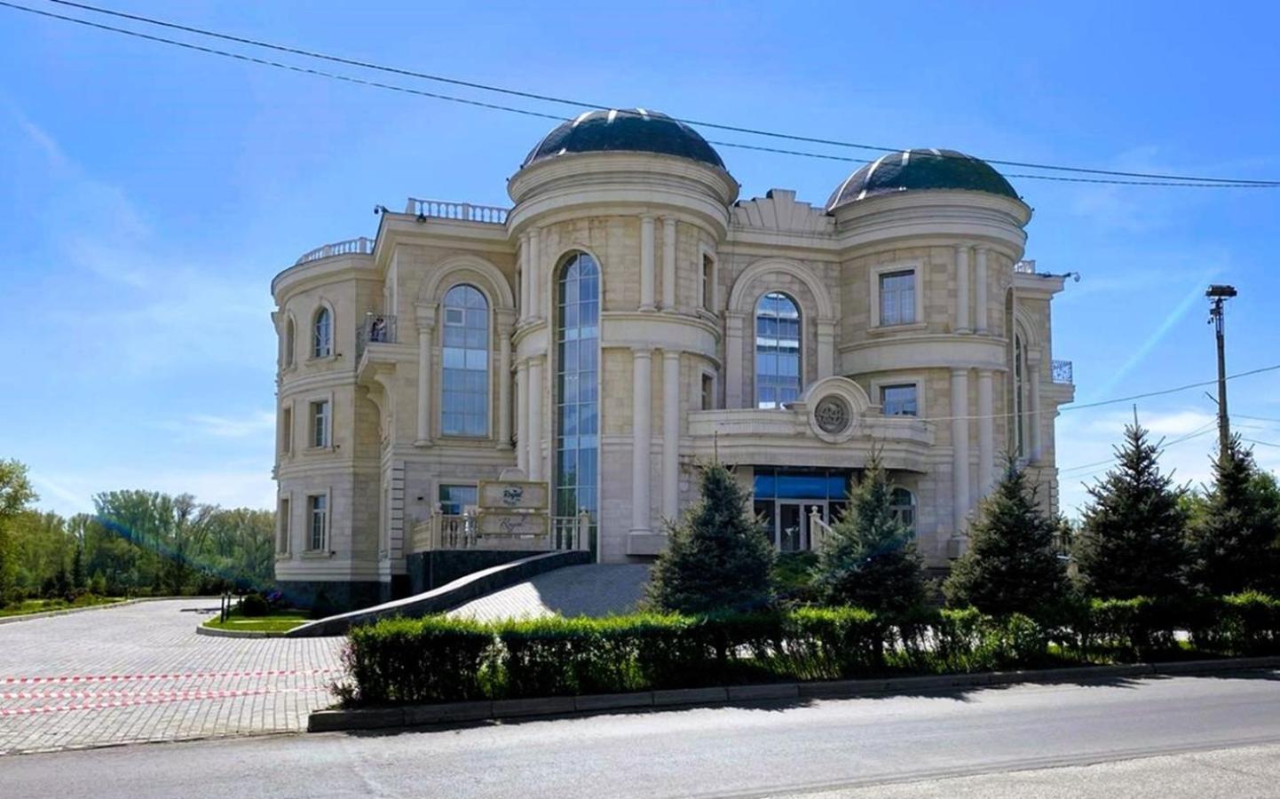 Royal Bv Hotell Ustʼ-Kamenogorsk Eksteriør bilde
