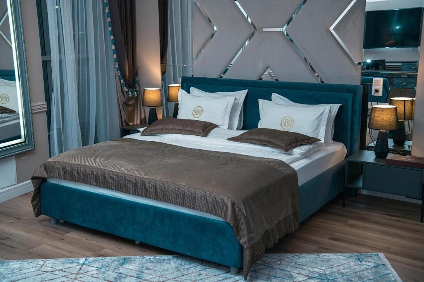 Royal Bv Hotell Ustʼ-Kamenogorsk Rom bilde